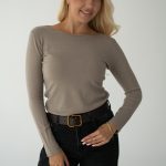 Sweter z dekoltem w serek Fango – Serenyae 1