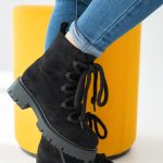 Zamszowe botki grubymi sznurówkami Czarne – Novira 3