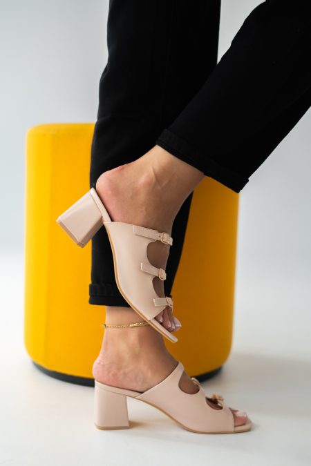 Stylowe klapki na obcasie Pudrowe – Thalisse 1