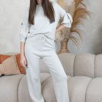 Komplet bluza i spodnie z ozdobnymi detalami Beżowy – Cyravelle 3