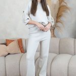 Komplet bluza i spodnie z ozdobnymi detalami Beżowy – Cyravelle 2