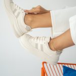 Sportowe sneakersy z grubą podeszwą Beżowe – Neliora 1