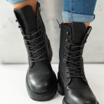 Workery na traktorowej platformie Czarne – Lurelia 3