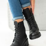 Workery na traktorowej platformie Czarne – Lurelia 4