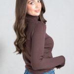 Dzianinowy sweter z golfem Czekoladowy – Goldivra 4