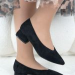 Czółenka zamszowe na niskim słupku Czarne – Selivra 1