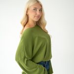 Sweter z wiskozy o klasycznym kroju Zielony – Basivora 3
