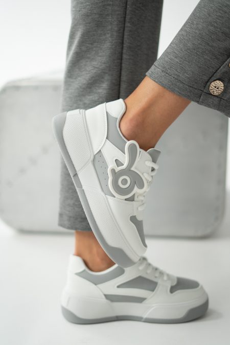 Sneakersy z ozdobną aplikacją na wysokiej platformie Szare – Palirra 1