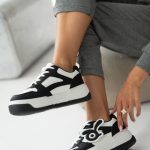 Sneakersy z ozdobną aplikacją na wysokiej platformie Czarne – Palirra 3