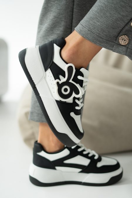 Sneakersy z ozdobną aplikacją na wysokiej platformie Czarne – Palirra 1