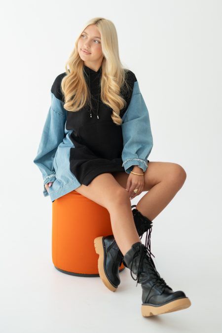 Bluza z kapturem z jeansowymi rękawami Czarny – Velirra 1