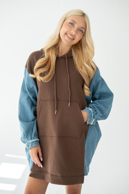 Bluza z kapturem z jeansowymi rękawami Czekoladowy – Velirra 1
