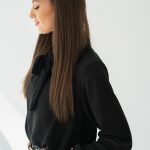 Bluzka koszulowa z wiązaną kokardą przy dekolcie Czarny – Bowissa 3