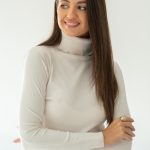 Dzianinowy sweter z golfem Beżowy – Goldivra 1