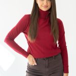 Dzianinowy sweter z golfem Bordowy – Goldivra 1