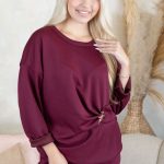 Komplet z ozdobną broszką – bluzka i spodnie Bordowy – Starivra 6