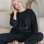 Komplet z ozdobną broszką – bluzka i spodnie Czarny – Starivra 1