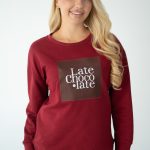 Bluza z nadrukiem Late Chocolate Bordowy – Serynne 4