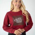 Bluza z nadrukiem Late Chocolate Bordowy – Serynne 3