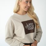 Bluza z nadrukiem Late Chocolate Beżowy – Serynne 3