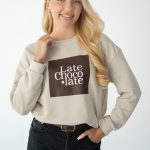 Bluza z nadrukiem Late Chocolate Beżowy – Serynne 2