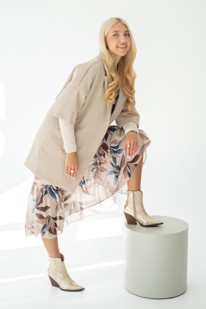 Płaszcz elegancki z prążkowanymi rękawami Beżowy – Pravielle 3