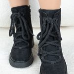 Sznurowane botki na traperowej podeszwie Czarne - Cyravelle 4