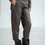 Spodnie eko skóra na gumce Czekoladowy – Tavirelle 2