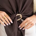 Bluzka koszulowa z kołnierzykiem i klamrą Czekoladowy – Coralya 4