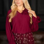 Bluzka z kwiatem przy dekolcie Bordowy – Florivellea 1