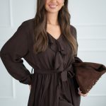 Sukienka z falbankami i paskiem Czekoladowy – Marivellea 6