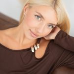 Bluzka asymetryczna damska Czekoladowy – Thavisse 4