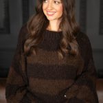 Mięsisty sweter damski w paski Czekoladowy – Stravira 1