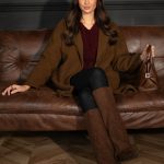 Płaszcz ze złotym guzikiem Czekoladowy – Calenya 2