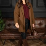 Płaszcz ze złotym guzikiem Czekoladowy – Calenya 1