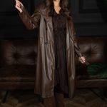 Płaszcz damski z eko skóry Czekoladowy – Feralyne 3