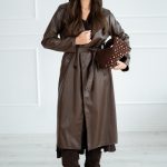 Płaszcz damski z eko skóry Czekoladowy – Feralyne 5