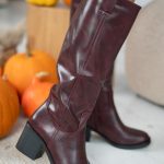 Kozaki damskie na niskim obcasie Bordowy – Loravellea 1