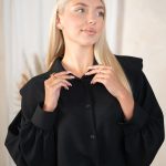 Koszulka z poduszkami na ramionach Czarny – Tiviora 2