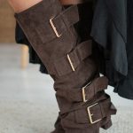 Kozaki damskie zamszowe z klamrami Czekoladowy – Falirra 4