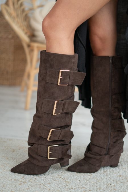 Kozaki damskie zamszowe z klamrami Czekoladowy – Falirra 1