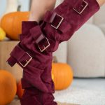 Kozaki damskie zamszowe z klamrami Bordowy – Falirra 1