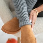 Niskie buty wsuwane z barankiem Camelowy – Lumirra 1