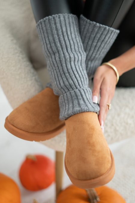 Niskie buty wsuwane z barankiem Camelowy – Lumirra 1