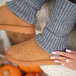 Niskie buty wsuwane z barankiem Camelowy – Lumirra 2