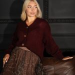 Sweter rozpinany w serek Bordowy – Orlissea 2