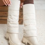 Kozaki damskie z wysoką cholewką i perełkami Beżowy – Peravelle 4