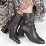 Eleganckie botki na słupku Czekoladowe - Perynna 3