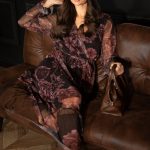 Sukienka tiulowa długa z kopertowym dekoltem Czekoladowy – Isavira 3