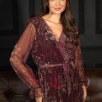 Sukienka tiulowa długa z kopertowym dekoltem Śliwkowy – Isavira 5